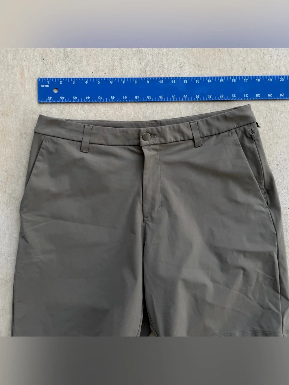 Lululemon ABC Classic Fit Shorts Men Size 34 Olive Stretch Golf